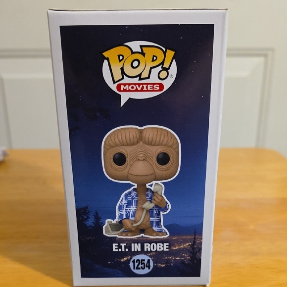 Funko E.T. in Blue Robe Vinyl Figure - Picture 4 of 4